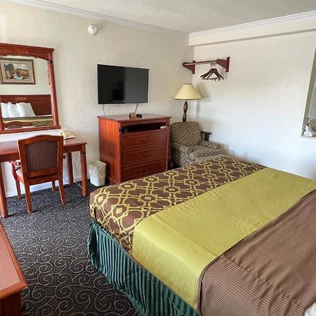 Americas Best Value Inn Hanford Exteriér fotografie