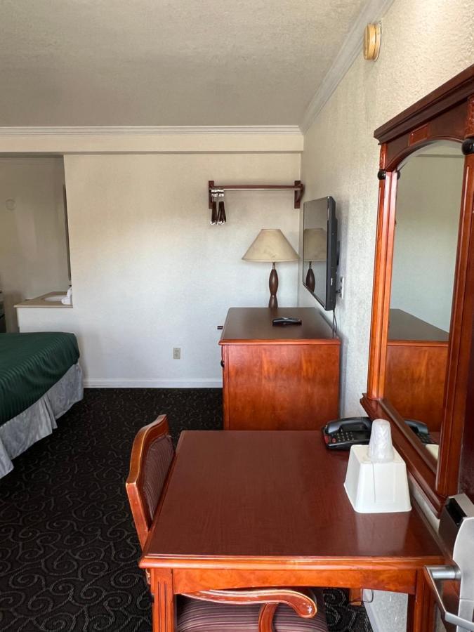 Americas Best Value Inn Hanford Exteriér fotografie