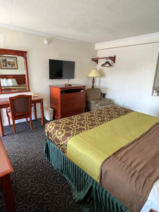 Americas Best Value Inn Hanford Exteriér fotografie