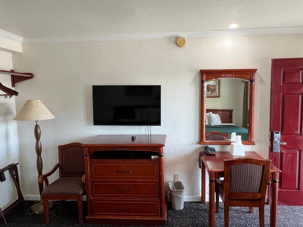 Americas Best Value Inn Hanford Exteriér fotografie