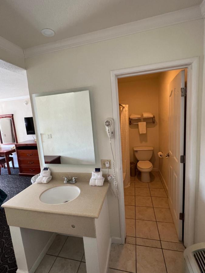 Americas Best Value Inn Hanford Exteriér fotografie