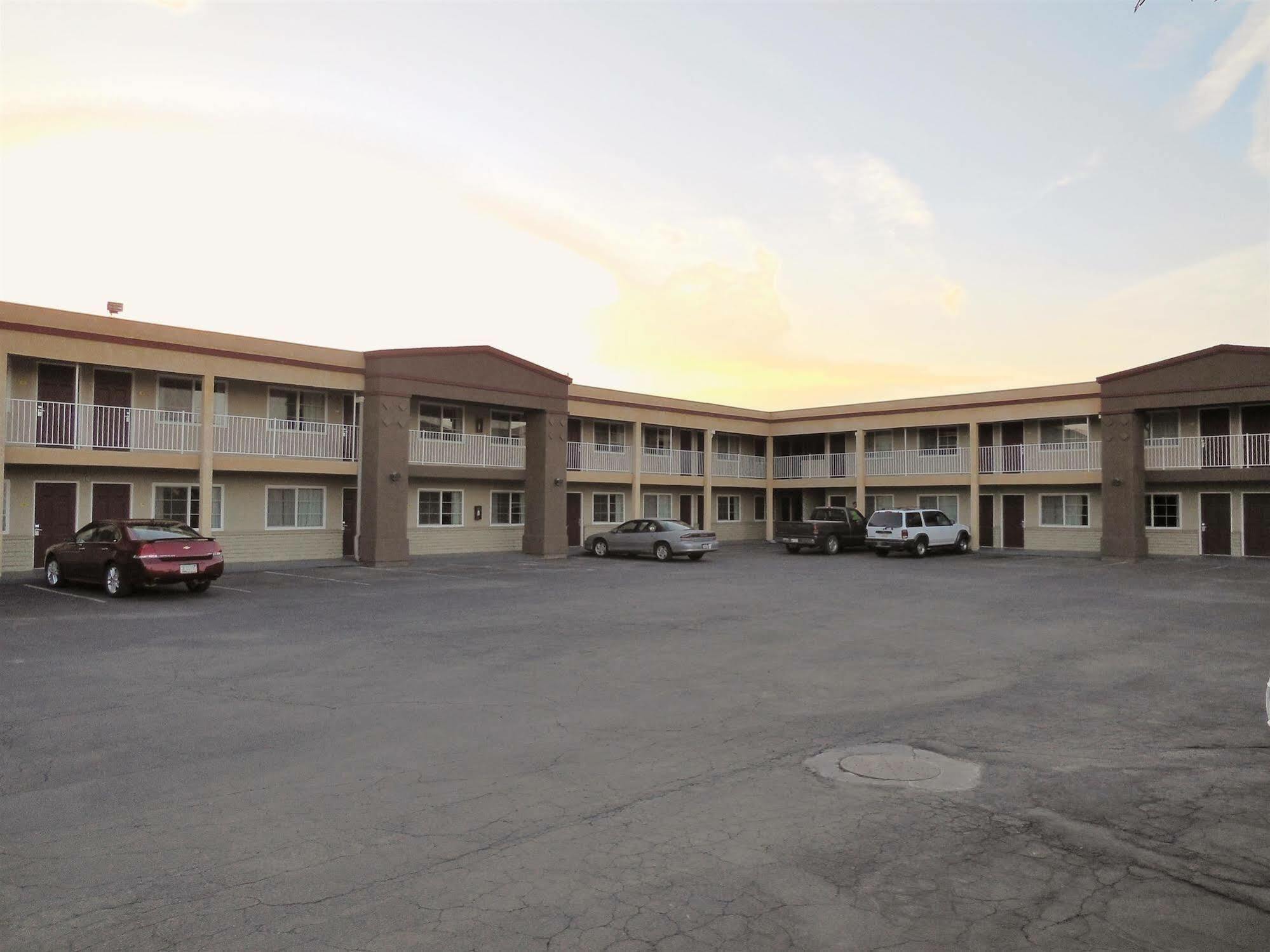 Americas Best Value Inn Hanford Exteriér fotografie